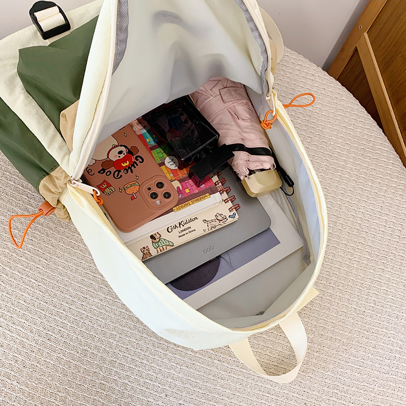 A new Korean-style backpack with a high aesthetic level and a college style. It is a casual, simple, lightweight and versatile large-capacity backpack for junior and senior high school students Application Scenario