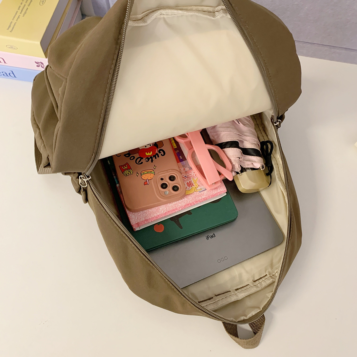 The new Japanese-style ins fresh, sweet and cute cartoon bear backpack is a simple, lightweight and versatile backpack for grades 3-6 Application Scenario
