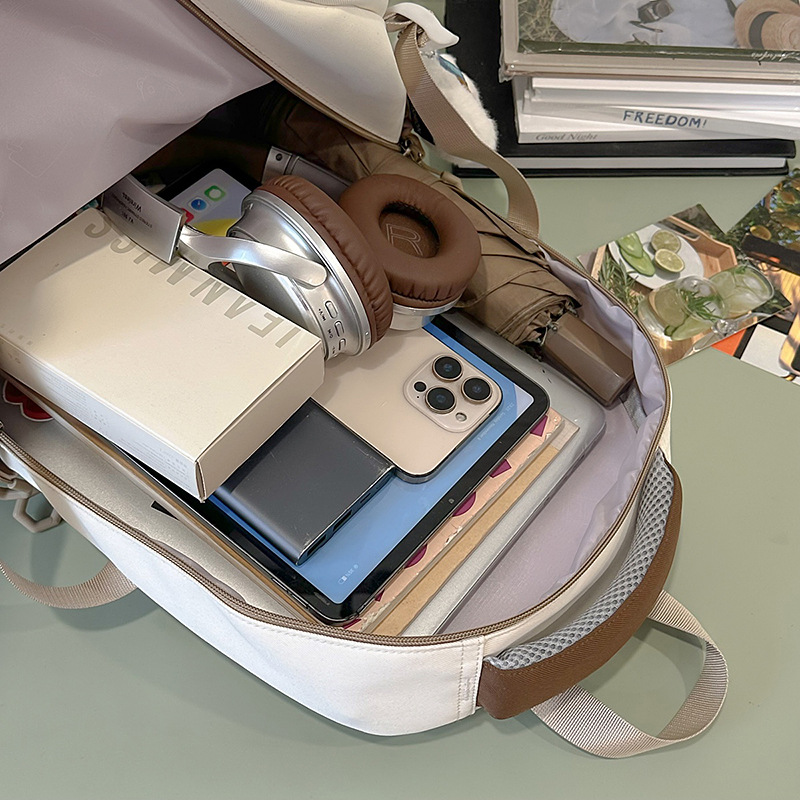 A new high-capacity backpack with a high appearance level for junior and senior high school students in a fresh and sweet color contrast style from Japanese Instagram Application Scenario