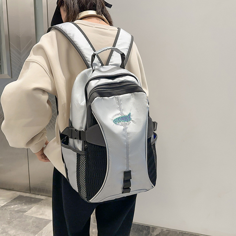 2025 New style American retro outdoor backpack, versatile schoolbag for sports and travel, large-capacity commuting single-shoulder bag full figure