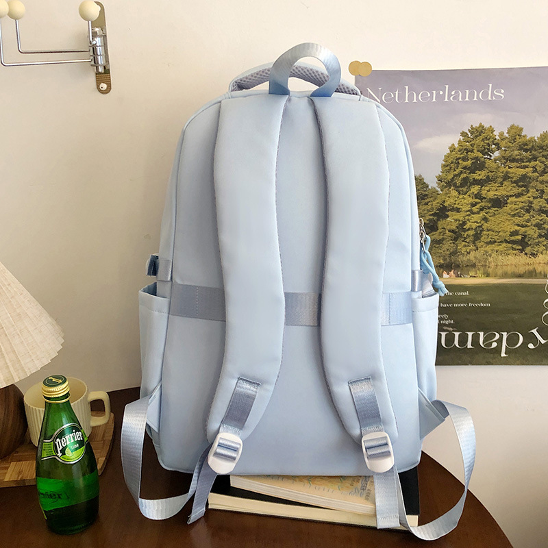 A new Korean-style backpack with a high level of appearance for junior and senior high school students. It is casual, simple, lightweight and versatile for commuting. It has a large capacity Specification drawing