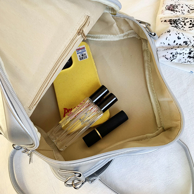 Japanese-style cute smug pain bag, 2D sweet and cool hot girl, Star mini backpack, soft and versatile crossbody bag Application Scenario