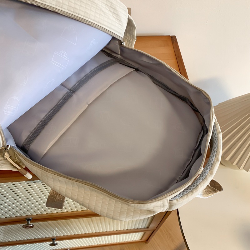 Large-capacity schoolbag for girls, Korean style Instagram campus style student backpack, high-quality multi-compartment computer backpack Application Scenario