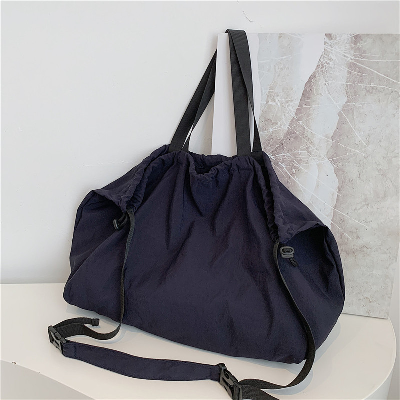 Japanese-style large-capacity single-shoulder bag, fashionable and lightweight tote bag, drawstring laid-back style pleated crossbody bag, simple and casual bag Specification drawing