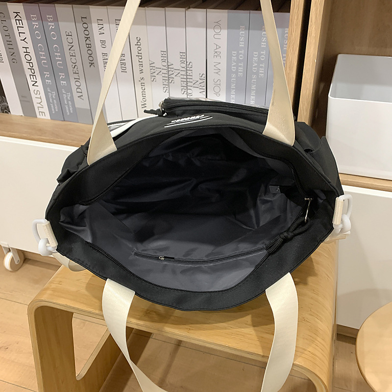 Japanese-style small appetite pain bag, cute ins transparent single-shoulder bag, large capacity, versatile commuting handbag for campus students Application Scenario