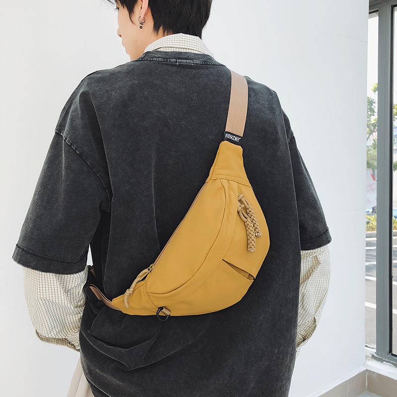This unisex canvas small bag is simple and versatile. The chest bag has a large capacity and a sense of design. The crossbody bag is fashionable and stylish details Picture
