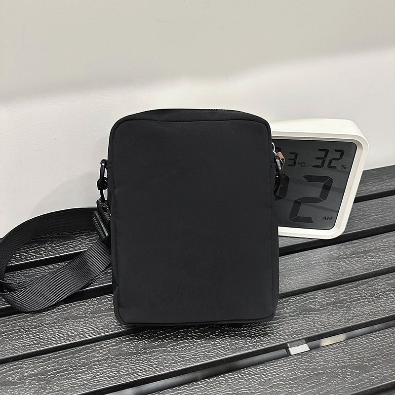 New black casual crossbody bag for men, small crossbody bag, Instagram trendy brand men's backpack, single-shoulder bag for women Specification drawing