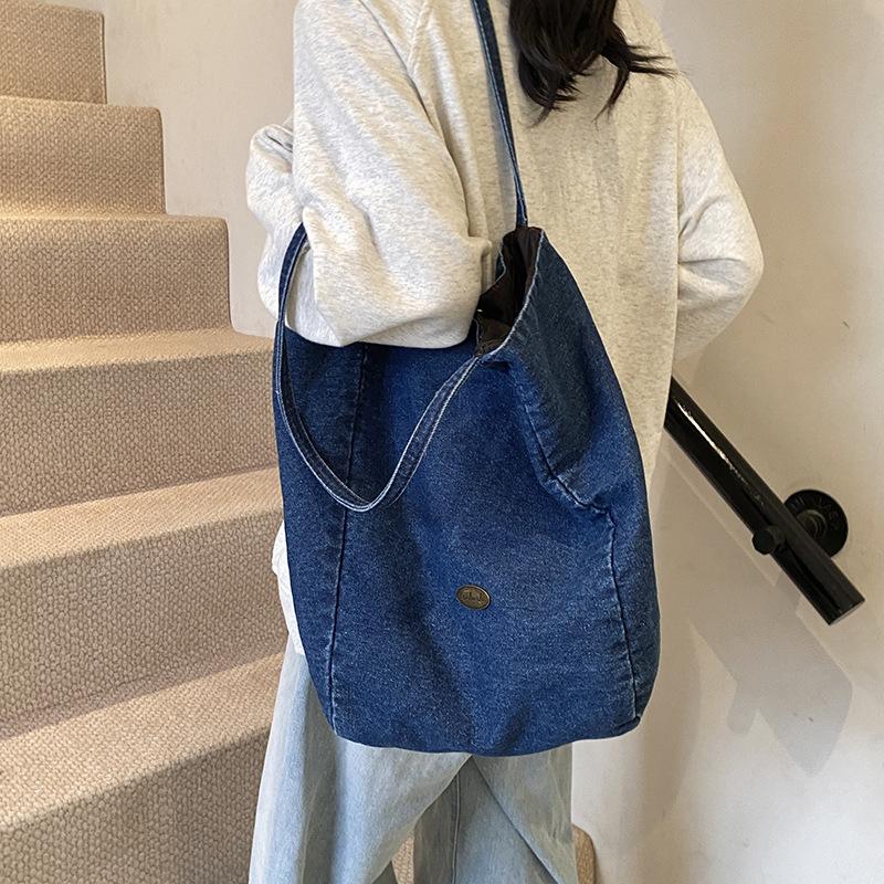 Denim bag for women's high-end look 2024 new autumn and winter versatile single-shoulder fabric bag for work and commuting ins tote bag full figure
