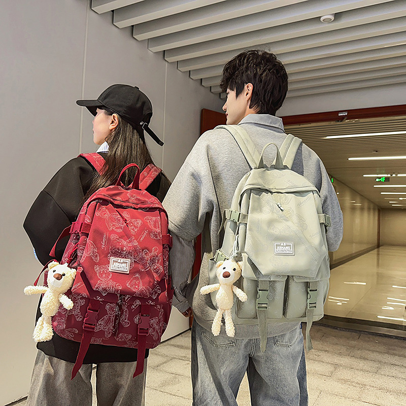 The new fashionable schoolbag is dirt-resistant. It features a dark, niche and laid-back style backpack with graffiti and is lightweight. It is a schoolbag for junior high school students full figure