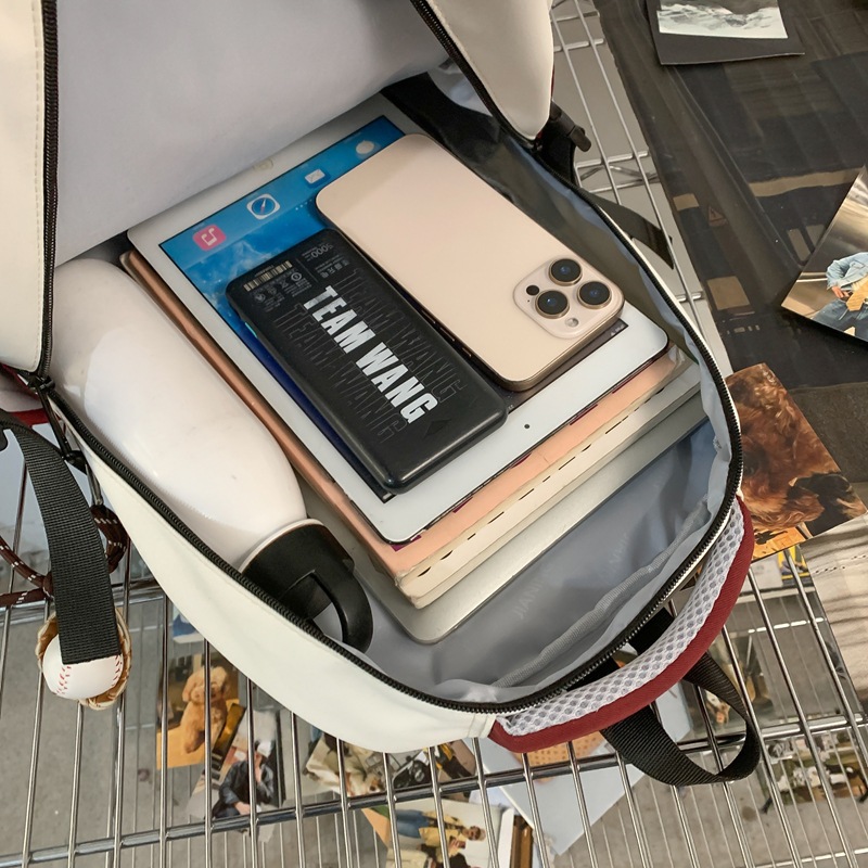 The new Korean-style Instagram workwear is trendy and cool. It's a multi-layered backpack for teenagers and students, a casual travel backpack Application Scenario