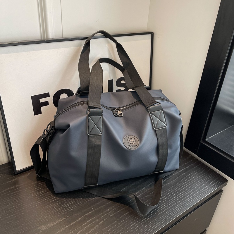 Short-distance business trip single-shoulder travel bag, handbag, large-capacity luggage storage bag, dry and wet separation sports and fitness backpack Application Scenario