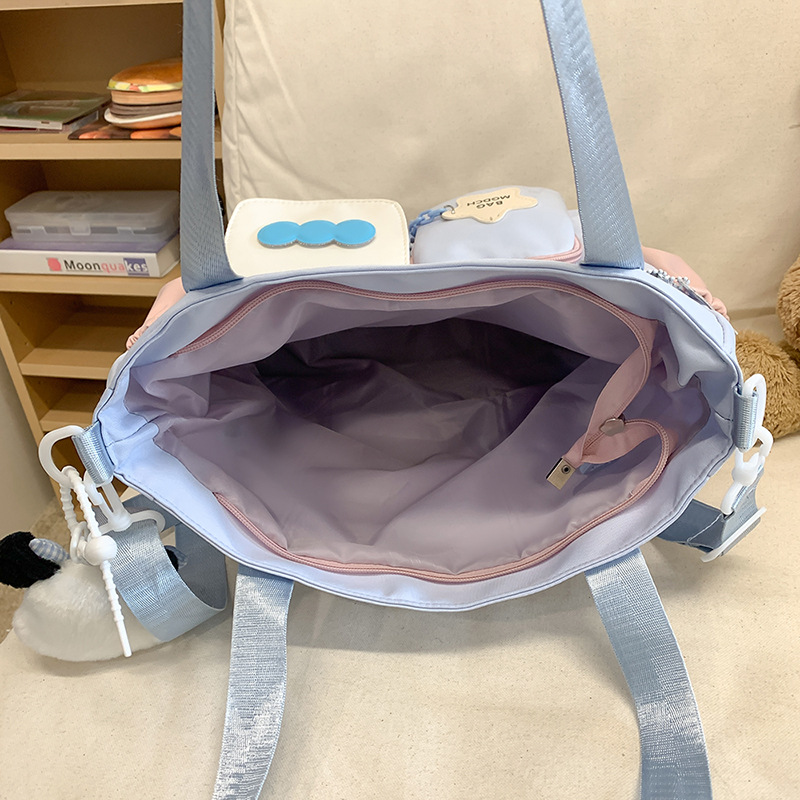 High appearance level single-shoulder bag, ins forest-style fresh and clean, a large-capacity, color-blocking, versatile crossbody bag for primary and secondary school students Application Scenario