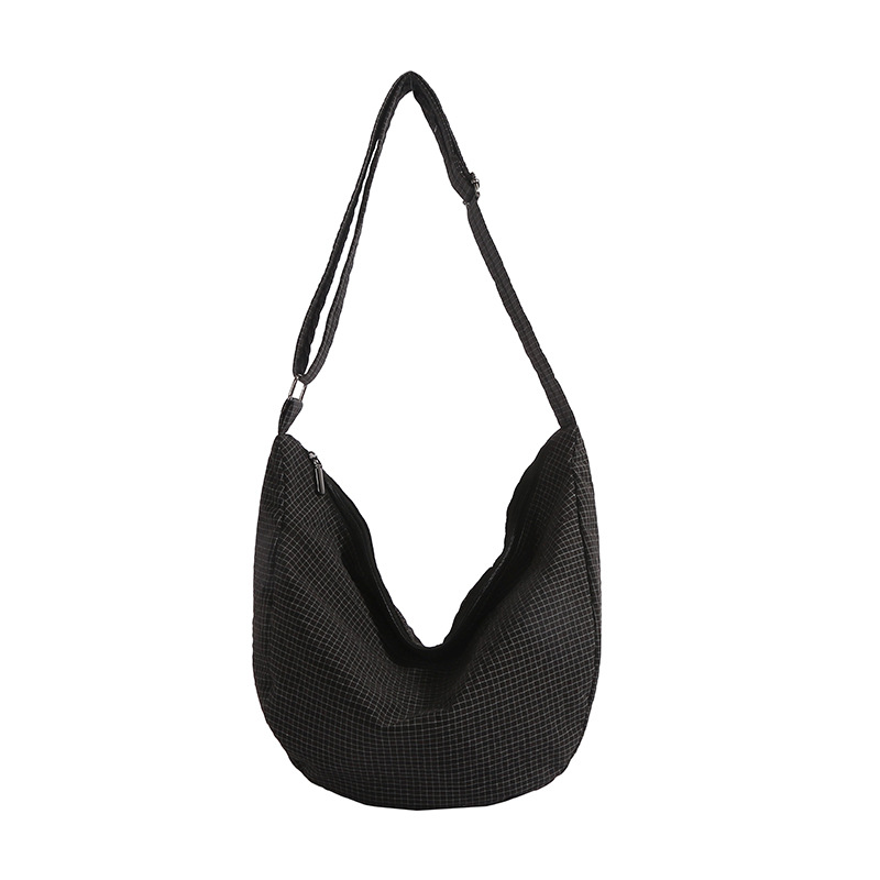 A new high-appeartion-level, laid-back and niche design tote bag for women in solid color, simple and lightweight crossbody bag from Korean Instagram Item Picture