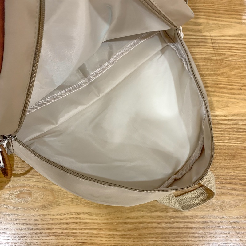 The new Korean version schoolbag is lightweight and has a large capacity. It is a backpack for students in grades three to six and a cartoon cat backpack Application Scenario