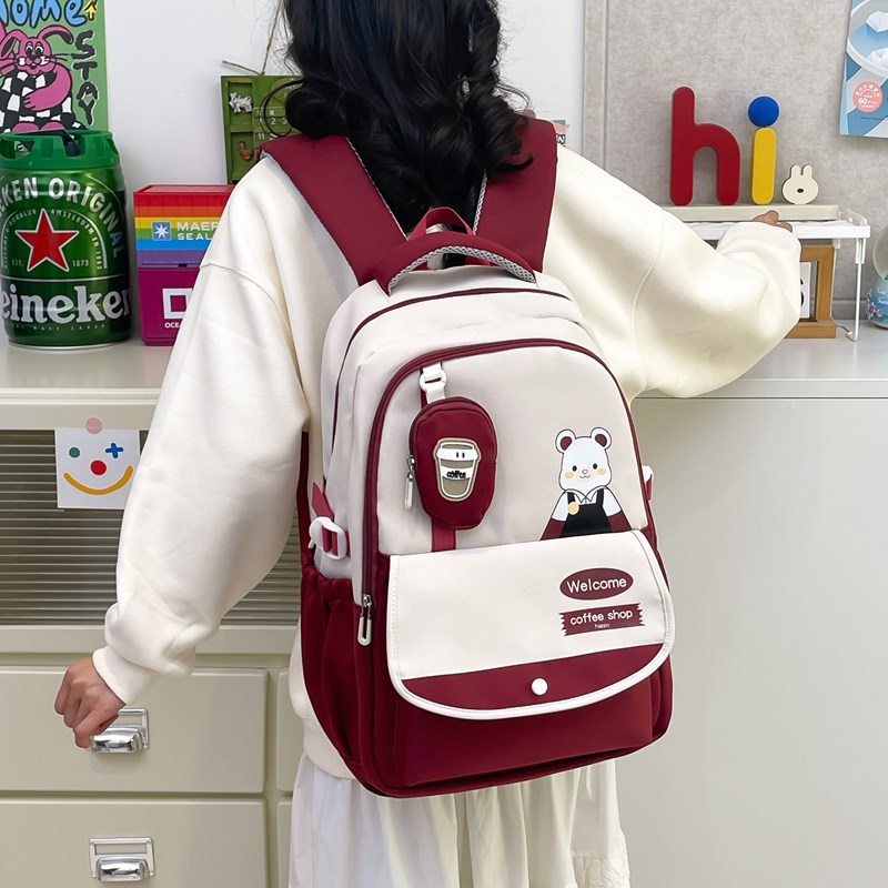Korean style Instagram cute color-blocking backpacks for camping, lightweight and casual travel bags, versatile new student schoolbags for commuting full figure