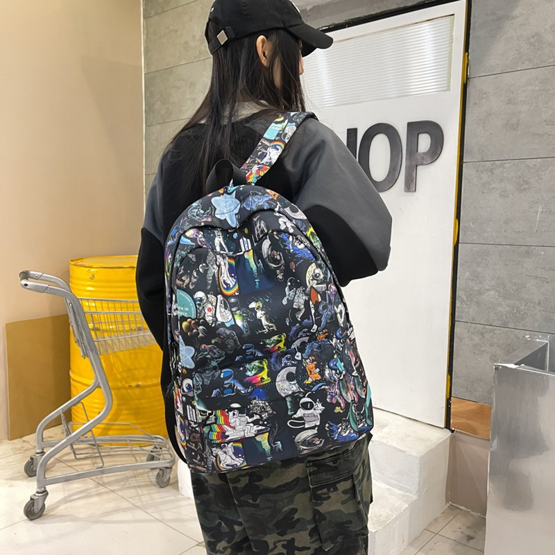 A men's niche trendy brand, graffiti, high school and college students' campus backpack, fashionable, large-capacity, high-end quality backpack Application Scenario