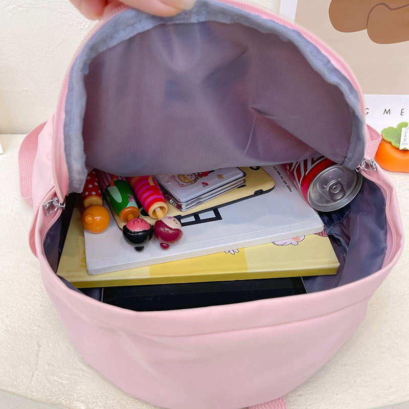 The 2022 new color-blocking large-capacity backpacks for boys and girls, Harajuku style schoolbags, and children's cartoon backpacks are in a trend Application Scenario
