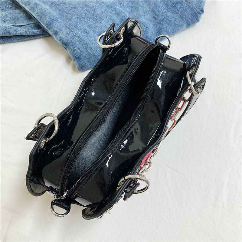 A new Korean-style niche design versatile underarm pain bag, a transparent student single-shoulder crossbody bag, and a versatile hot girl handbag Application Scenario