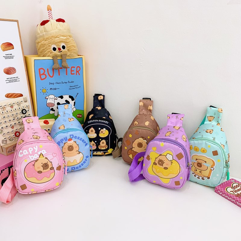 New children's chest bag, cute cartoon coin purse for boys and girls, fashionable capibara crossbody bag, outdoor backpack full figure