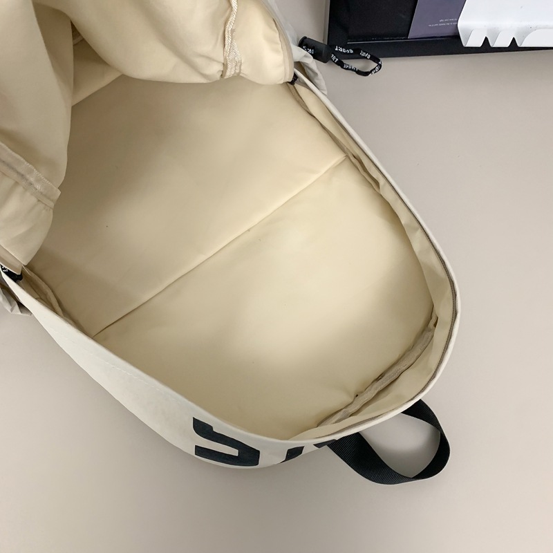 Japanese-style high-appearance-level design, large-capacity schoolbag, casual, versatile and fashionable backpack, wide shoulder strap, lightweight and waterproof backpack Application Scenario