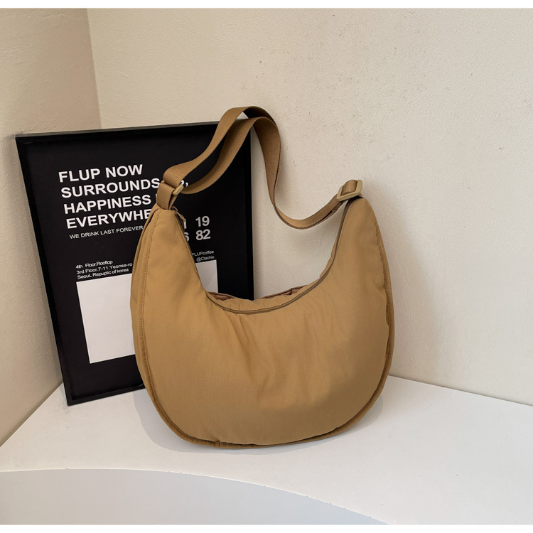 A niche Japanese ins crossbody bag with a large capacity, a casual dumpling bag, a simple and versatile new commuter single-shoulder tote bag Specification drawing