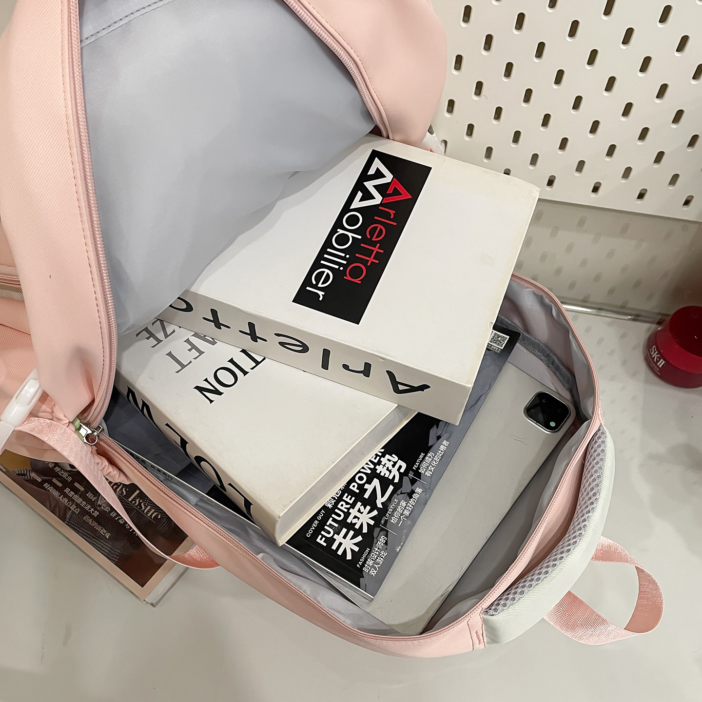 A new Japanese brand with a high level of appearance, fresh and sweet dopamine transparent pain-relieving bag, large-capacity backpack for junior and senior high school students Application Scenario