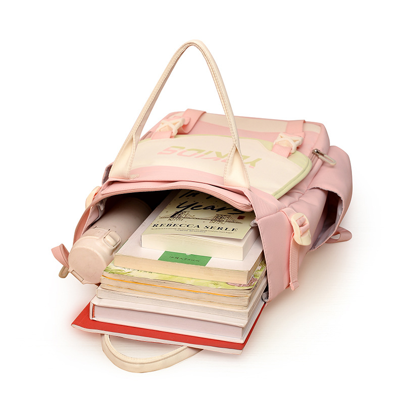 The new high-appeal, fresh and sweet color-blocking mini backpack is a lightweight backpack for students in grades 1-3 Application Scenario