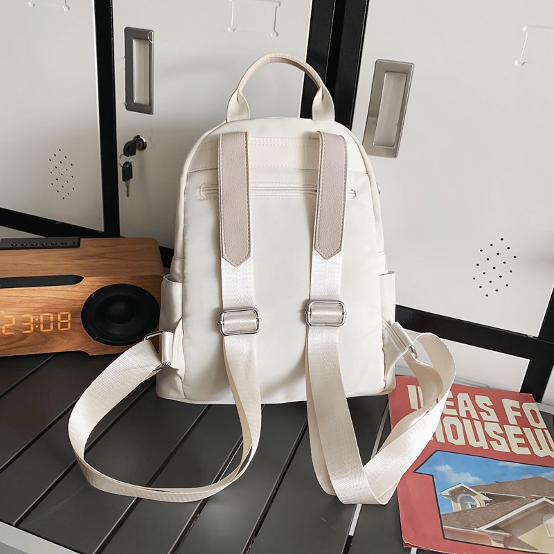 The 2025 new versatile large-capacity backpack features a high level of appearance. It is a simple solid-color backpack for casual outdoor travel Specification drawing