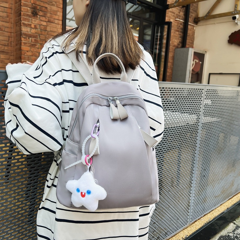 The 2025 new versatile large-capacity backpack features a high level of appearance. It is a simple solid-color backpack for casual outdoor travel full figure