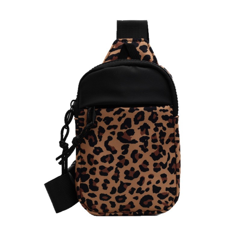 A new retro Japanese and Korean leopard print mini crossbody bag for women, with a high-end color contrast, is portable and sporty for commuting Item Picture