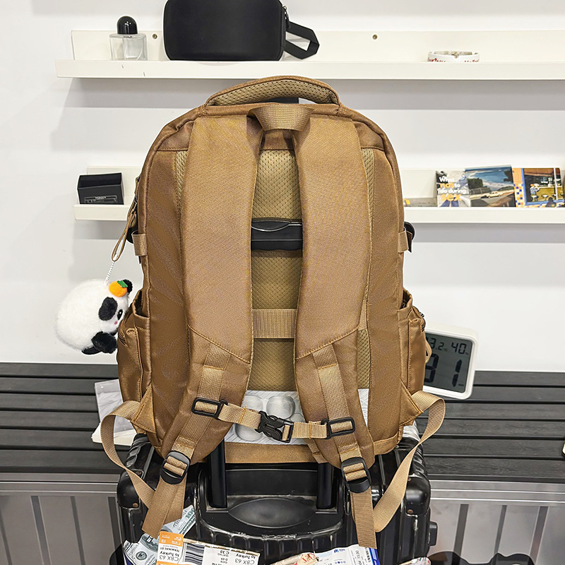 This is a large-capacity, durable backpack for junior and senior high school students. It is designed for a male college birthday, a casual travel backpack with spine protection Specification drawing