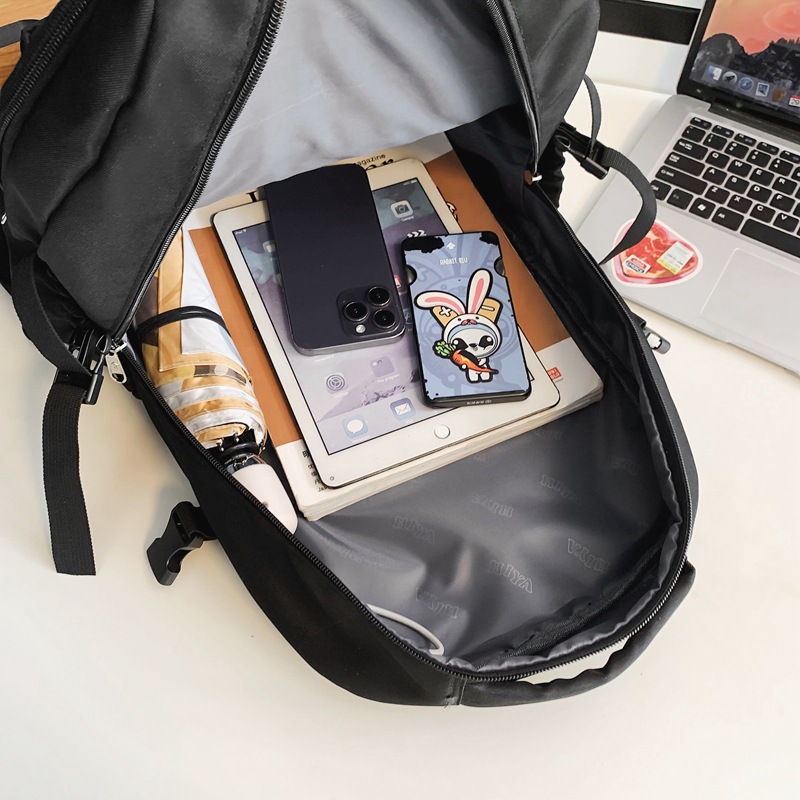A new high-appeal, niche design backpack from the Korean version of Instagram, featuring a couple's lightweight travel and mountaineering backpack with a large capacity Application Scenario