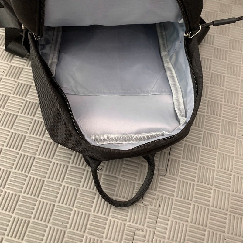 Mini backpacks are versatile and fashionable. They are suitable for outdoor sports, cycling, picnicking, lightweight hiking, and simple single-shoulder designs Application Scenario