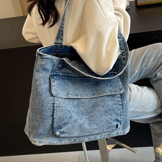 Washed denim bag, women's canvas bag, new 2024 trendy large-capacity single-shoulder bag, laid-back style student commuting underarm bag full figure