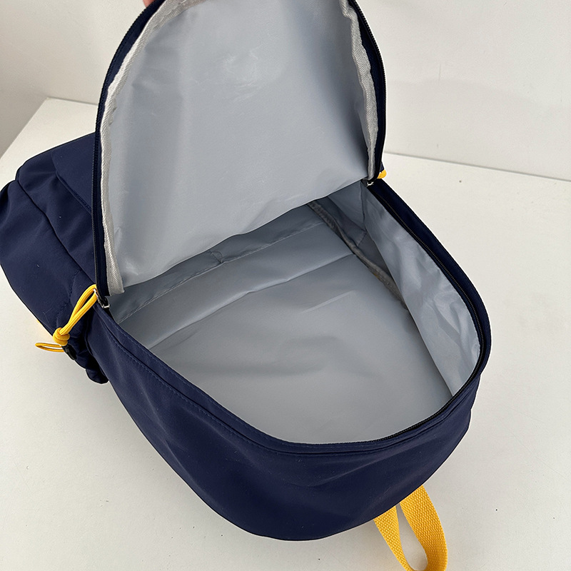 College-style simple schoolbag for junior and senior high school students, lightweight and versatile backpack for girls, large-capacity casual spring outing backpack Application Scenario