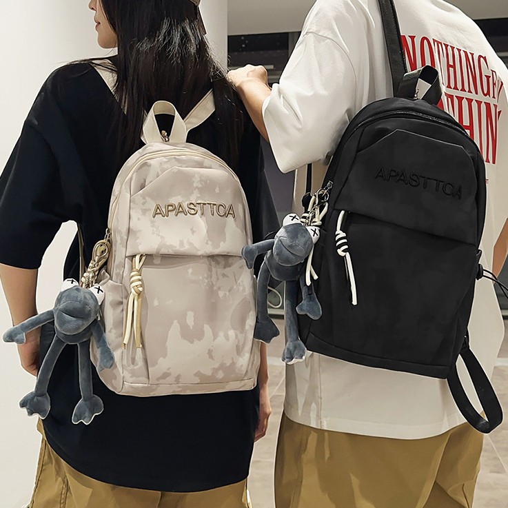 A new high-appearancelevel college style color-blocking backpack for junior and senior high school students, a casual, simple and versatile large-capacity backpack for commuting full figure