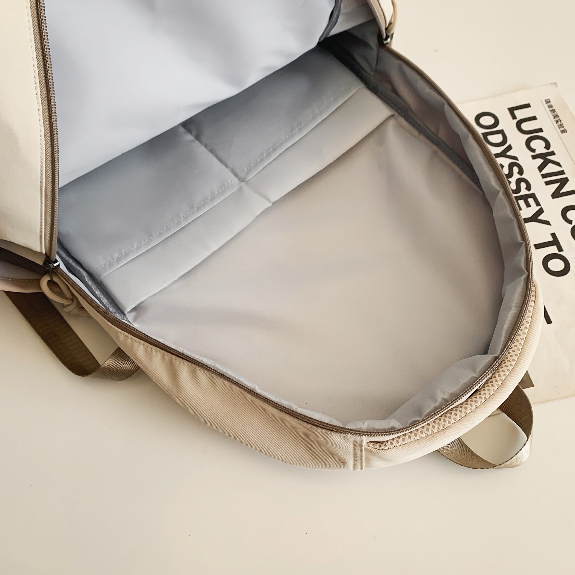 New trendy and cool Japanese-style ins workwear college student couple computer bag, Korean-style middle school student sturdy and durable backpack Application Scenario
