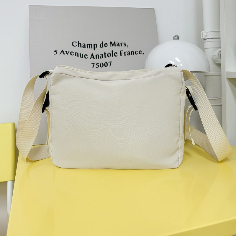 The 2025 new women's crossbody bag is a lightweight, casual, large-capacity single-shoulder bag that is versatile for women and suitable for work and commuting Specification drawing