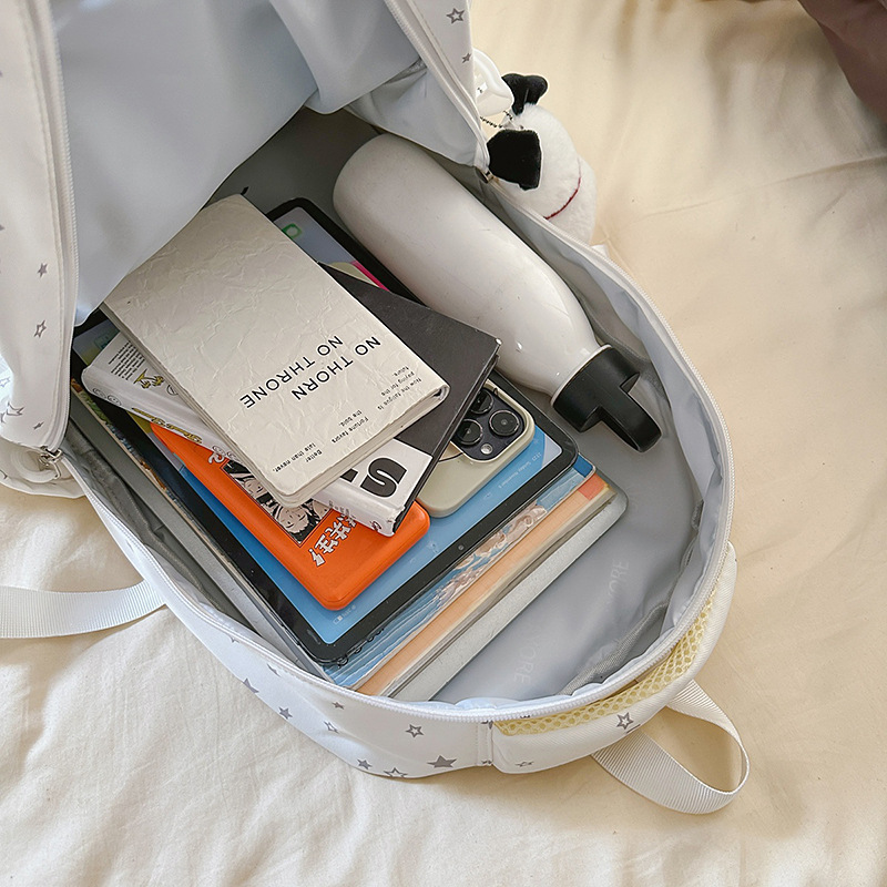 A new high-appearance-level Korean Instagram fresh and sweet candy-colored backpack, a lightweight and large-capacity backpack for junior and senior high school students Application Scenario