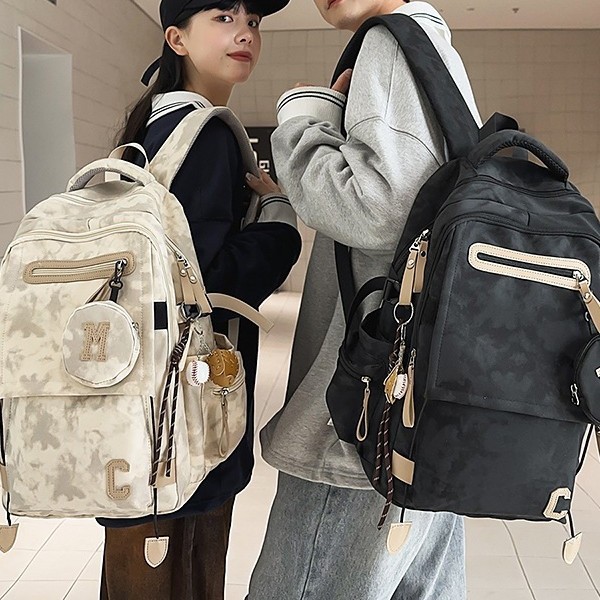 A new high-appearancelevel solid-color letter backpack from Korean Instagram, a couple's casual, simple, lightweight and large-capacity backpack full figure