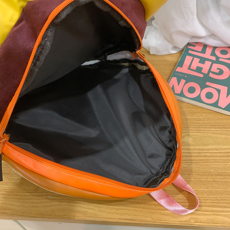 The cartoon cheese 3D burger backpack is cute, versatile, funny, and has a large capacity for commuting. It's a creative and trendy backpack Application Scenario
