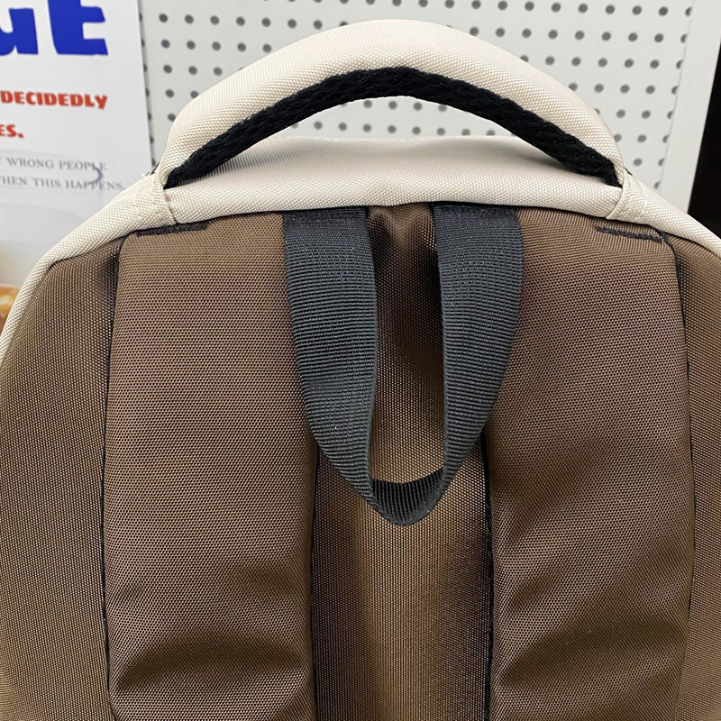 A large-capacity, trendy and casual backpack for college students, a Korean-style college student, and a versatile backpack for teenagers Application Scenario