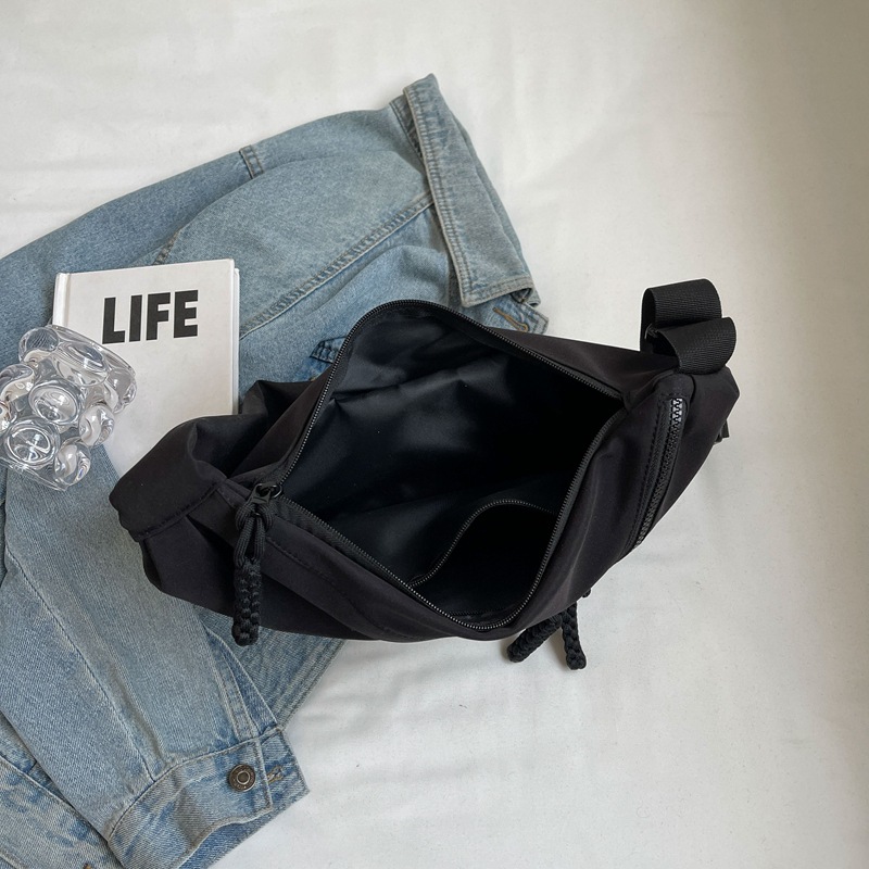 Korean style Instagram trendy casual dumpling bag crossbody bag 2025 New fashionable large-capacity single-shoulder bag Versatile women's bag Application Scenario