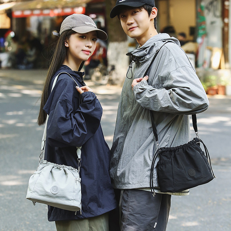 Crossbody bag 2025 new style bucket bag Oxford canvas high-end commuter single-shoulder bag, simple and fashionable small bag for going out Specification drawing