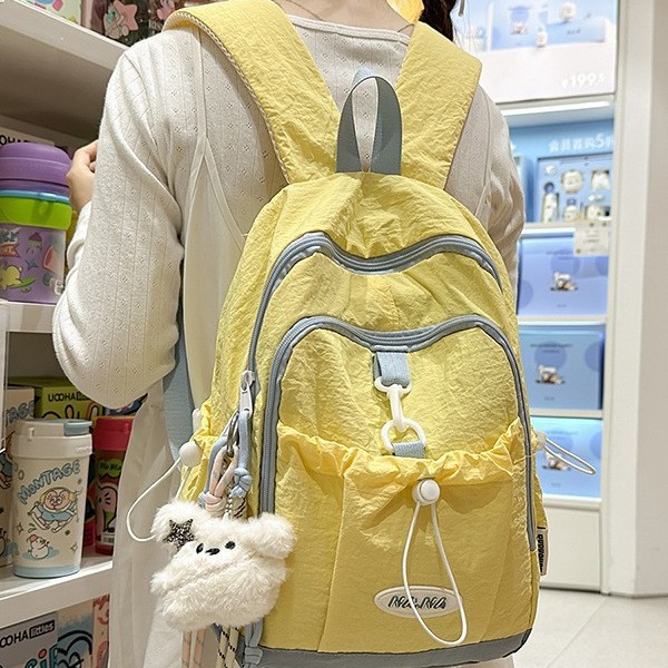 A new high-appeal, fresh and sweet macaron-colored backpack from Japanese Instagram, a lightweight travel backpack for junior and senior high school students full figure