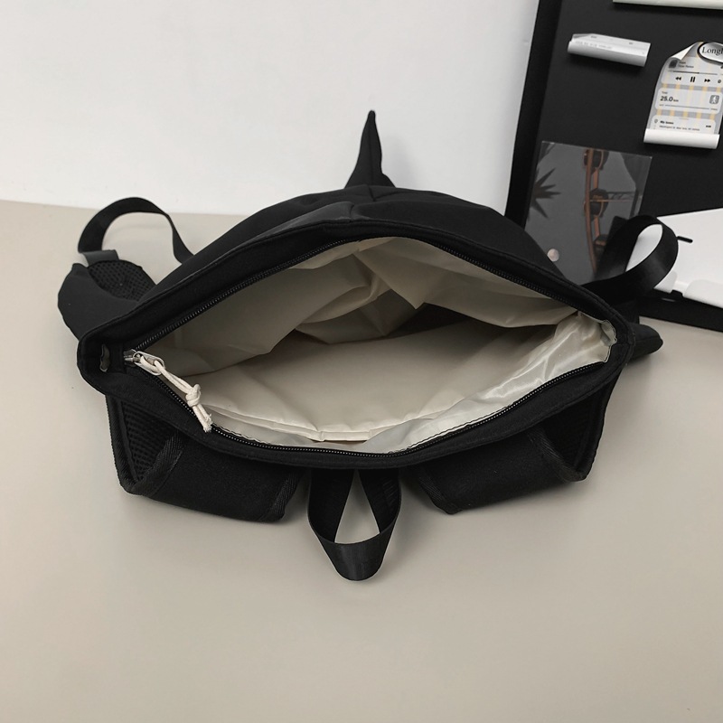 This backpack features an original design with unique personality. It's a trendy backpack for both men and women. It's a large-capacity, fashionable backpack Application Scenario