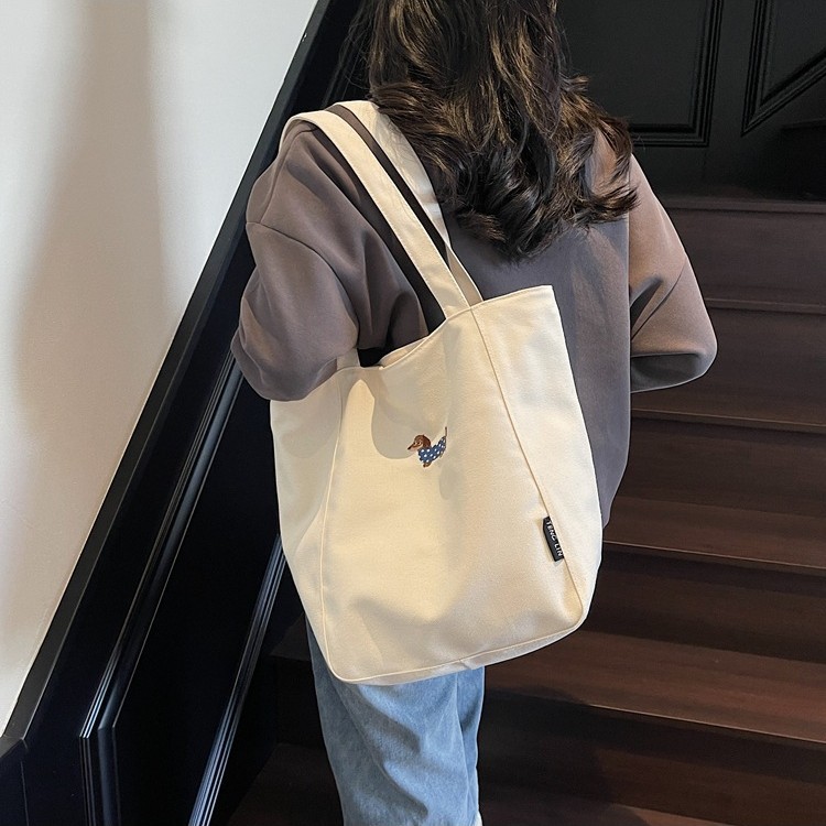 2025 New Korean InS-style simple canvas bag, large-capacity bucket bag, casual and versatile student single-shoulder bag full figure