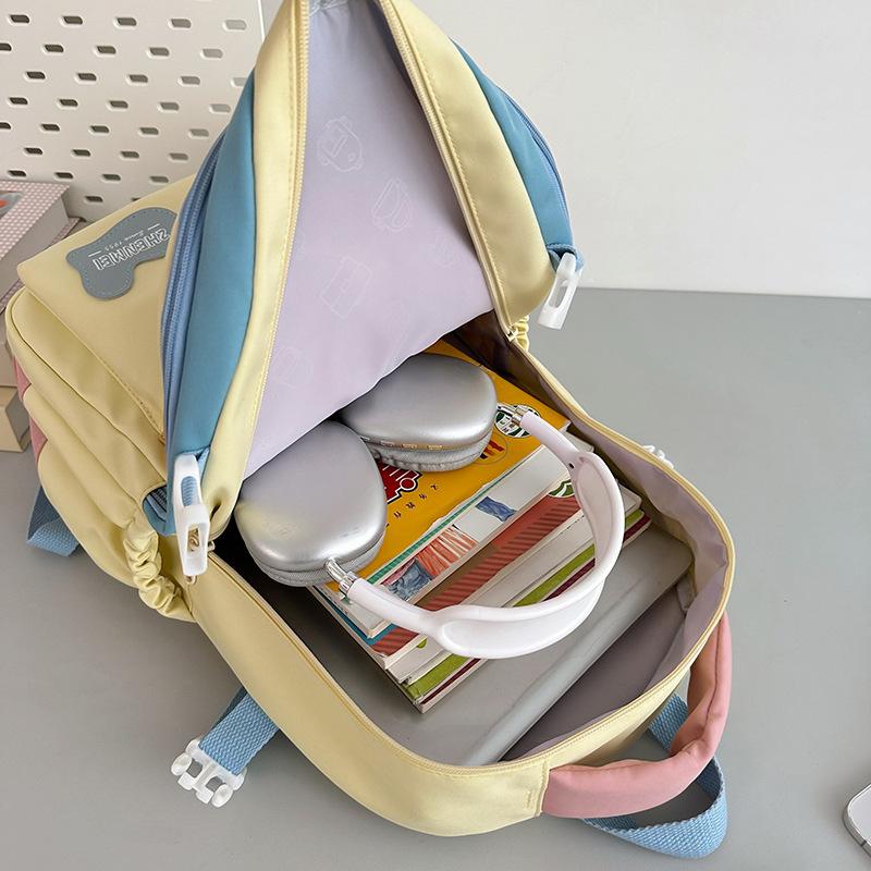 Japanese-style InS-style soft and cute girl backpack, trendy graffiti casual primary school light and fresh small schoolbag Application Scenario