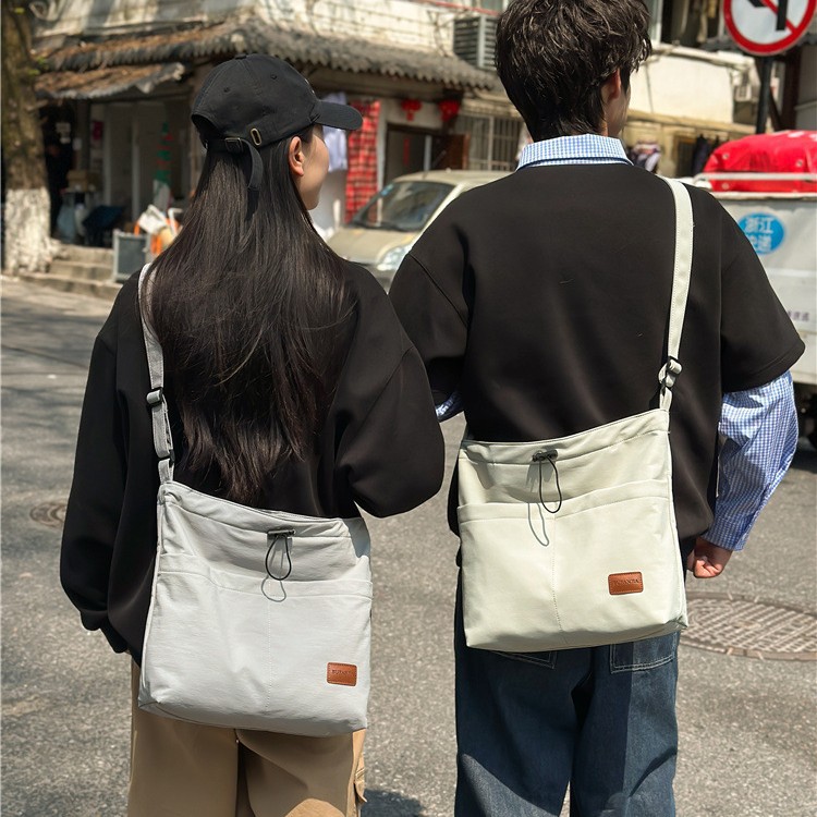 Lightweight waterproof single-shoulder crossbody bag, men's Instagram streetwear messenger bag, Japanese-style simple travel bag, college student make-up class bag details Picture
