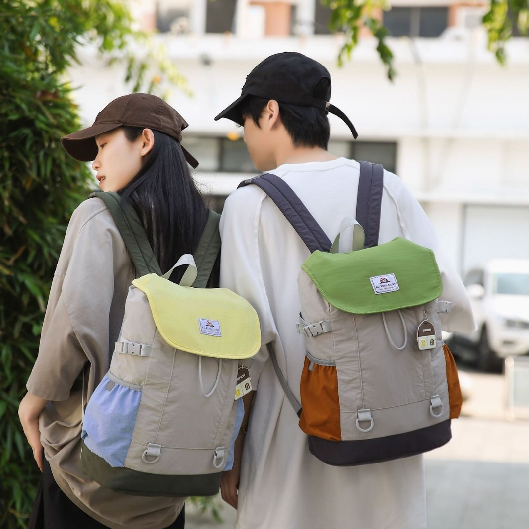 2025 New summer fashion, simple and fresh, color-blocking casual large-capacity couple's backpack details Picture